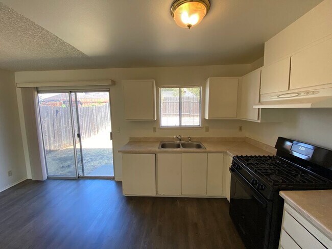 Building Photo - 6804 Harlequin Way
