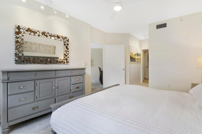 Building Photo - 630 S Sapodilla Ave