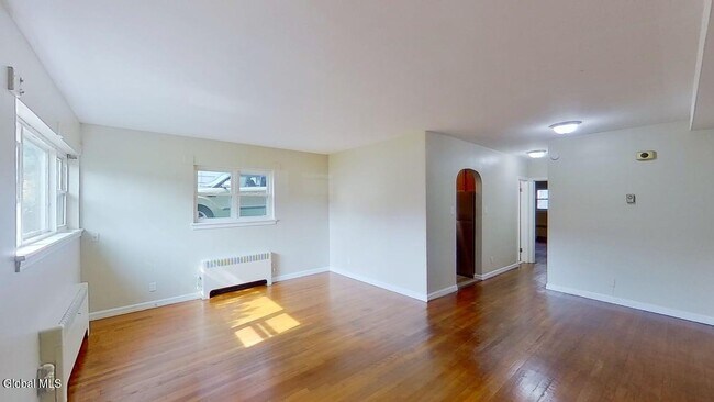 Building Photo - 31 Parkwood St