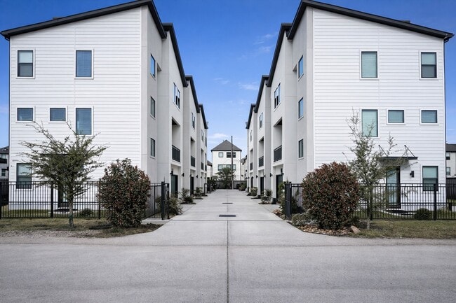 Building Photo - 10806 Warwana Rd