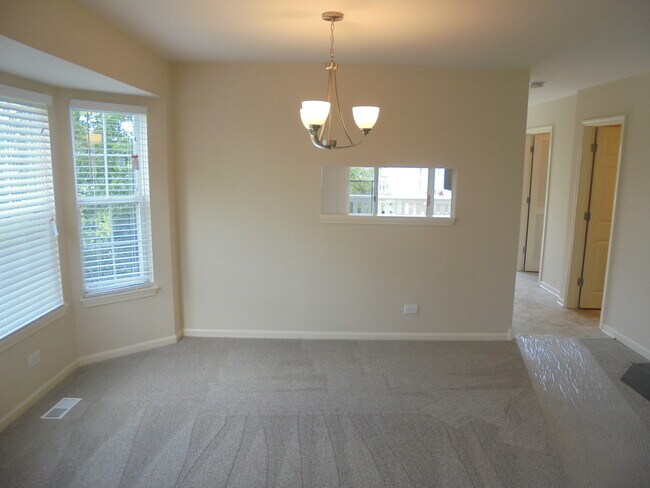 Building Photo - 1065 Manchester Cir