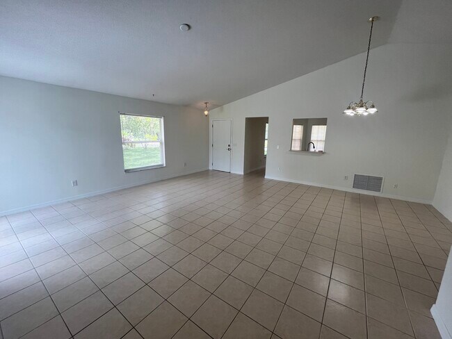 Building Photo - 302 Sawmill Creek Ct