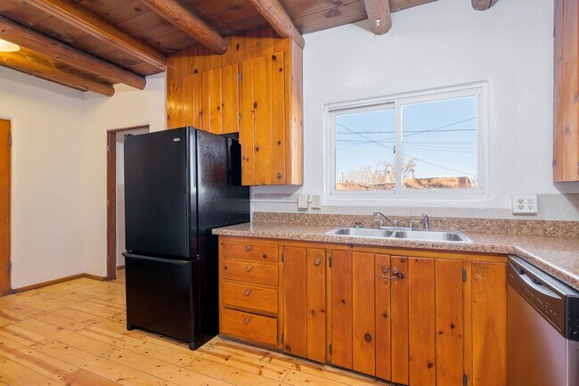 Building Photo - Santa Fe Traditional Home