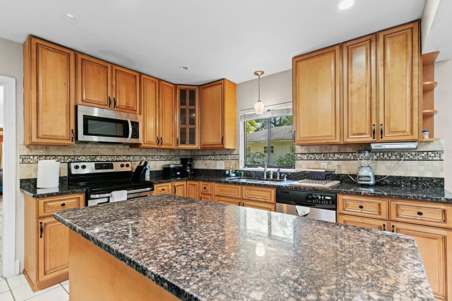 Building Photo - 1929 NW 7th Ln