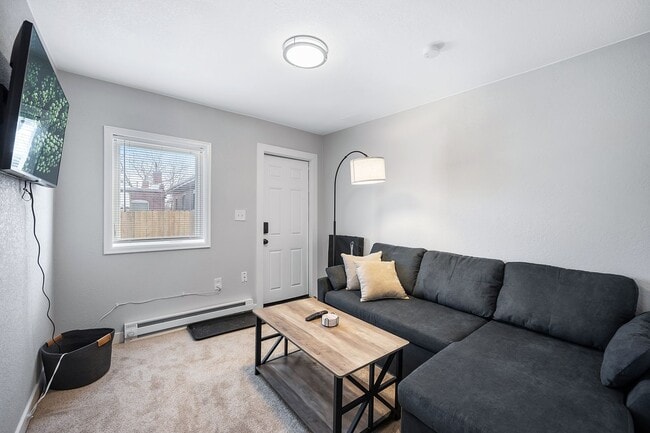 Building Photo - Remodeled and Furnished 1BD, 1BA in the Hi...