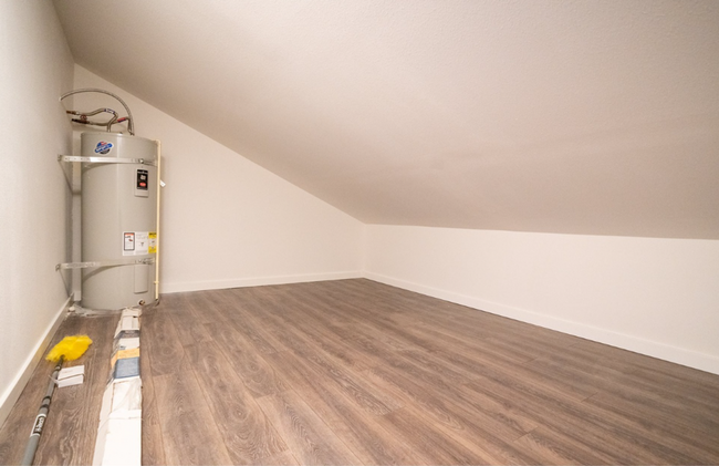 Building Photo - Bright and Spacious Loft-Style Condo with ...