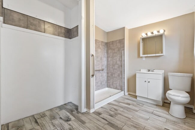 Building Photo - 5843 Magnolia St