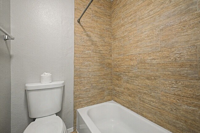 Building Photo - 7928 Hornbeam Ct