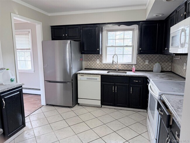 Building Photo - 12 Juniper Ln