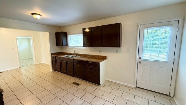 Building Photo - EAST SIDE 3 BEDROOM RANCH HOME AVAILABLE NOW!