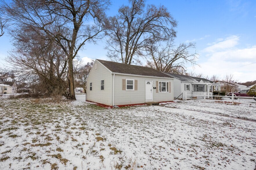 Building Photo - 233 N Wellington St