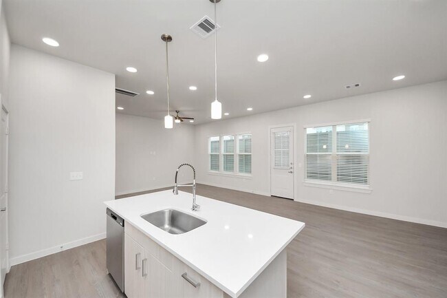 Building Photo - 22019 Ferguson Mdw Ln