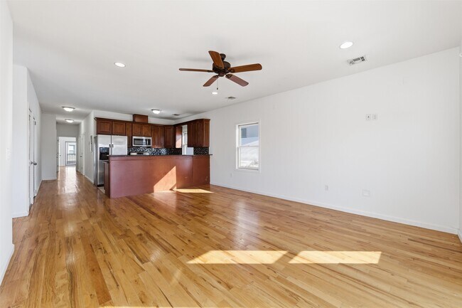 Building Photo - 54 Laidlaw Ave