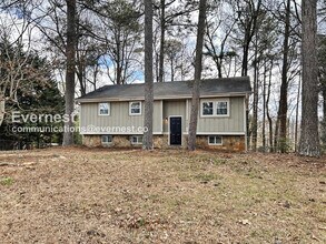 Building Photo - 2 Bed, 2 Bath Home with Fenced Yard & Garage / Pet-Friendly / Available Now!