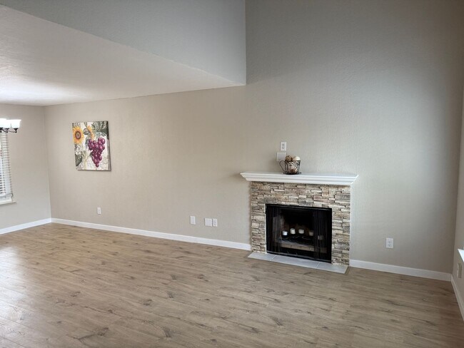 Building Photo - Updated 3 Bedroom 2.5 Bath 2 Story Condo Fairfield *Star Rentals