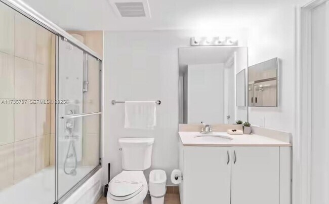 Building Photo - 1750 N Bayshore Dr