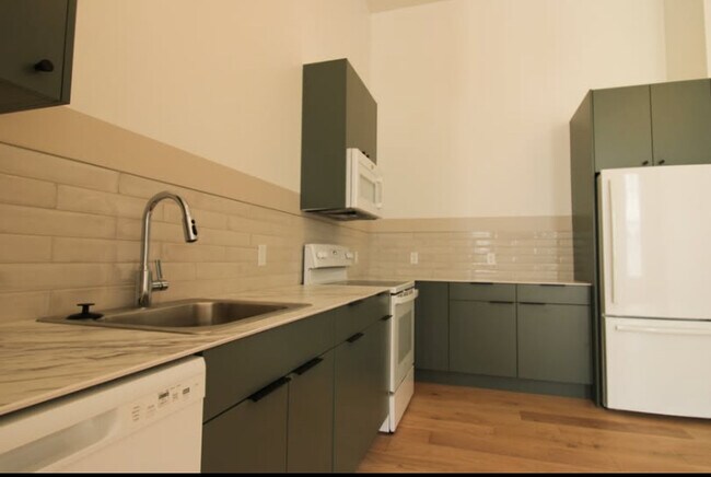 Building Photo - City Hall