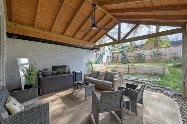 Building Photo - 180 Park Way