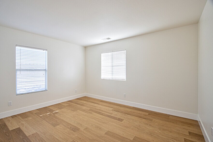 Building Photo - 36329 Capri Dr