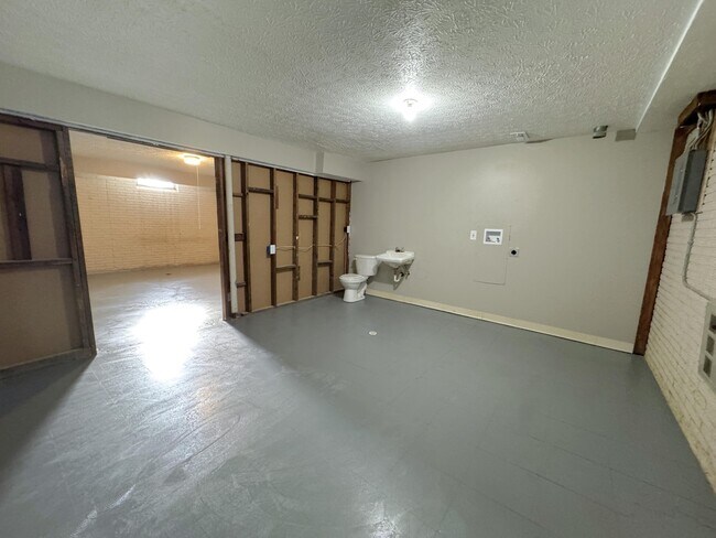 Building Photo - 2596 Sawbury Blvd