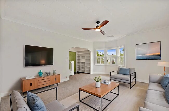 Building Photo - Beautiful Craftsman Home with Ample Parking & Outdoor Space