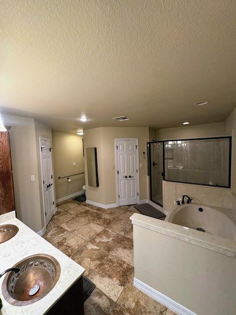 Building Photo - 220 Derek Ln