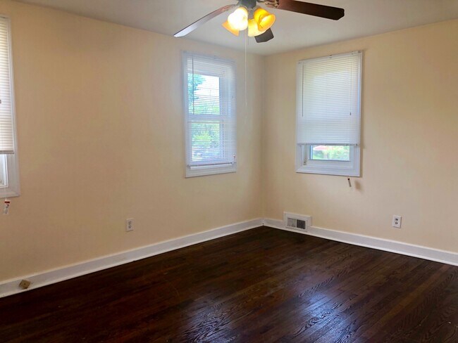 Building Photo - Charming 3 Bedroom/2 Bathroom Duplex in West Hills, MD!
