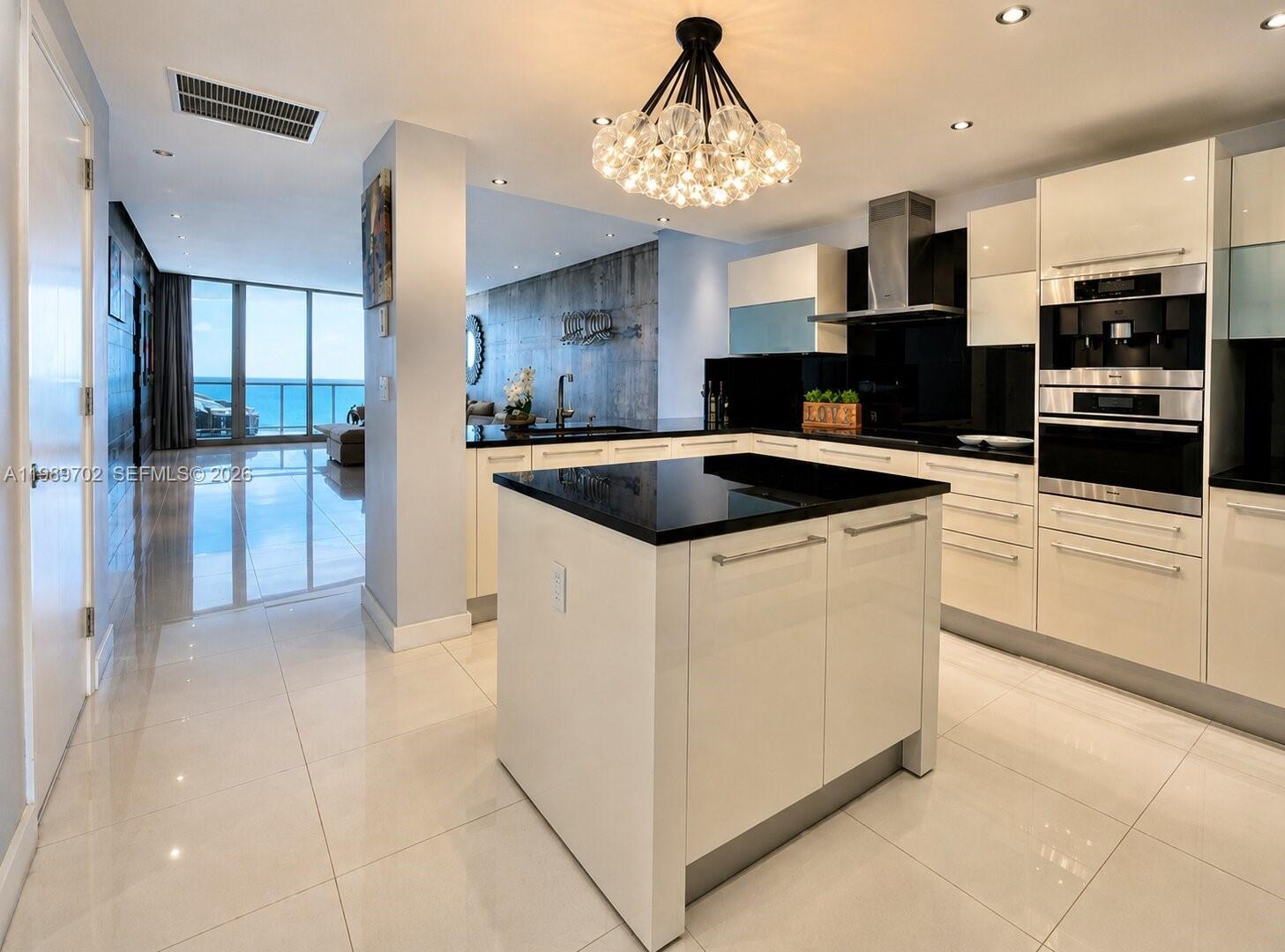 Building Photo - 17121 Collins Ave