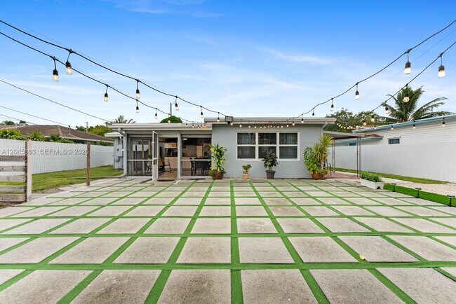 Building Photo - 9508 N Military Trl