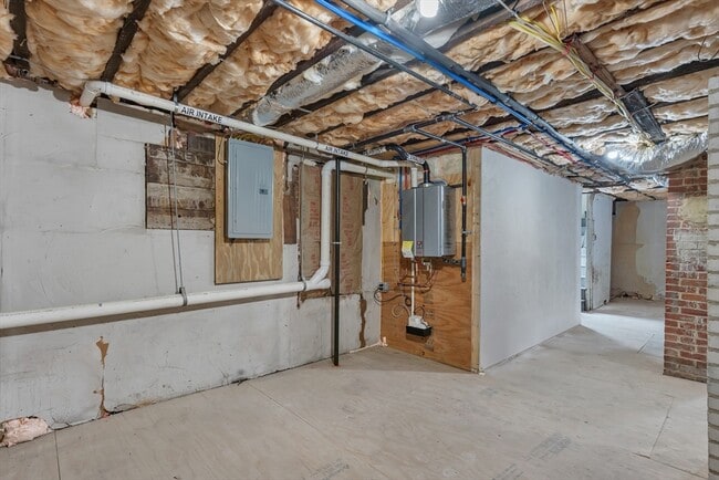 Building Photo - 73 Walnut St