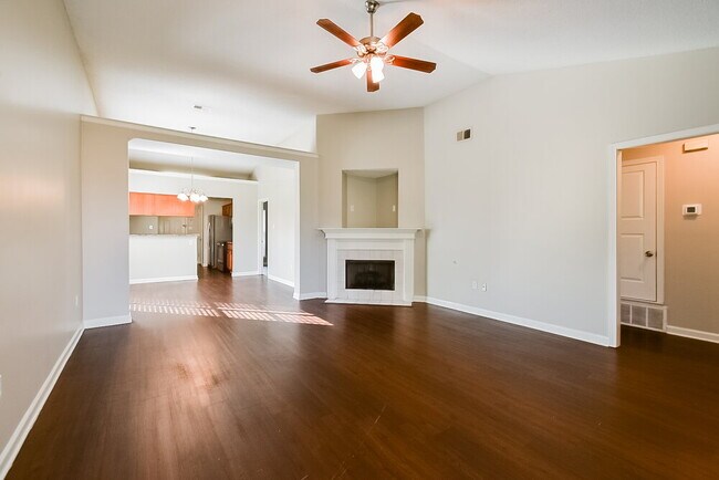 Building Photo - 5620 Kaitlyn Dr W