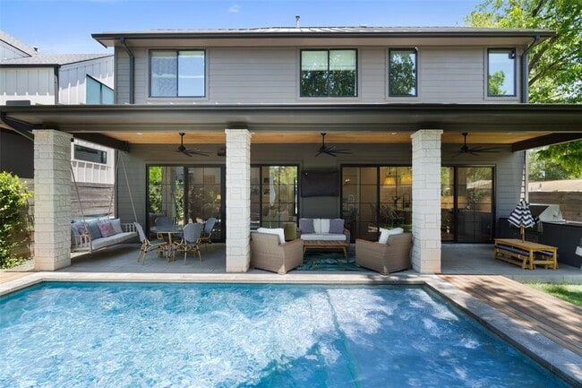 Building Photo - 2107 Peach Tree St