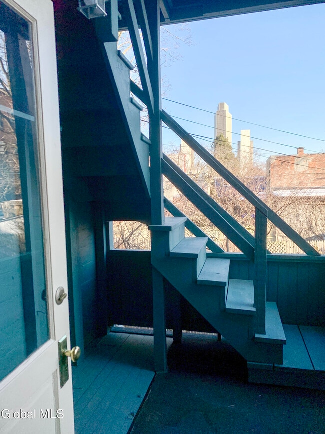 Building Photo - 292 Lark St