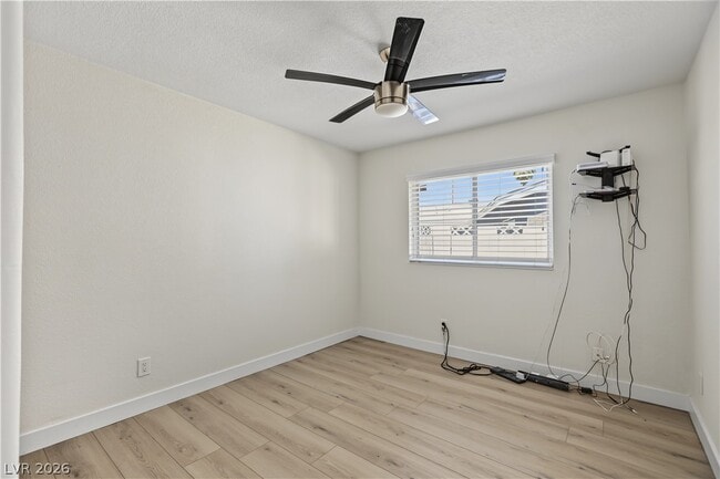 Building Photo - 4162 Ridgewood Ave