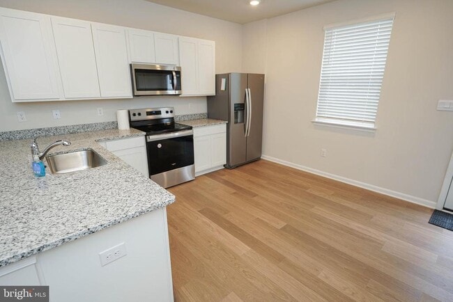 Building Photo - 819 Mersey Ln