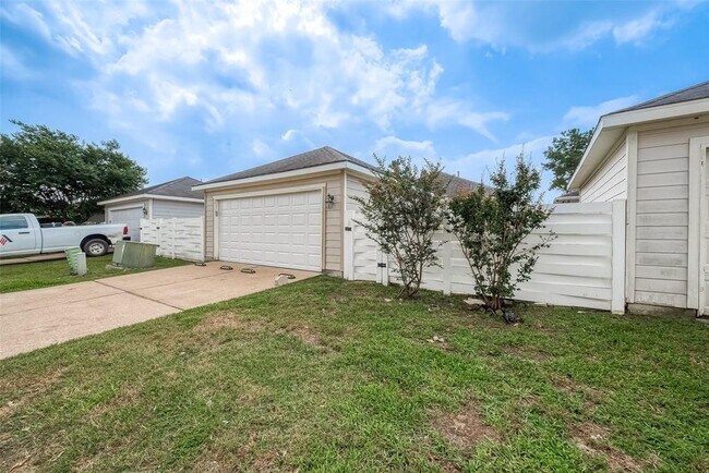Building Photo - 20939 Young Meadows Way
