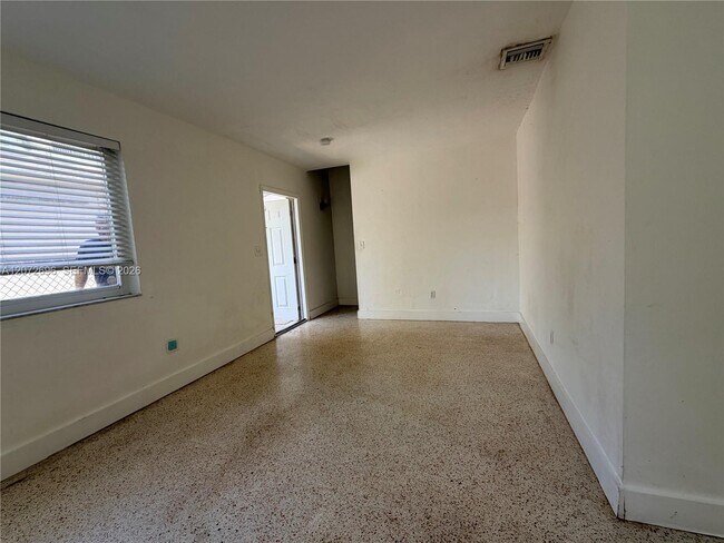 Building Photo - 3068 Carter St