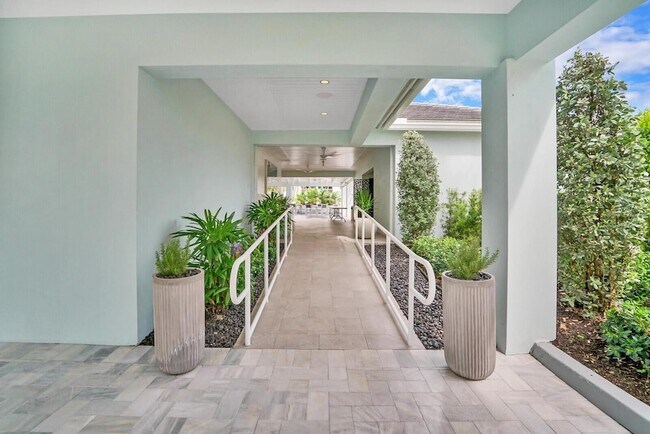 Building Photo - 2727 N Ocean Blvd