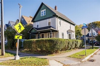 Building Photo - 890 S Goodman St
