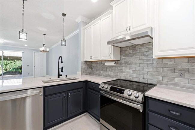 Building Photo - 12061 Breda Ln