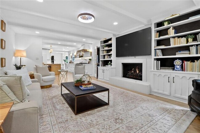 Building Photo - 295 Glen Lake Dr NW