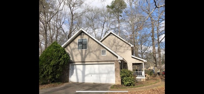 Building Photo - 200 Scarlet Dr
