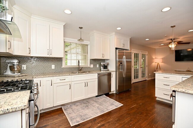 Building Photo - 2260 Pinecliff Dr NE