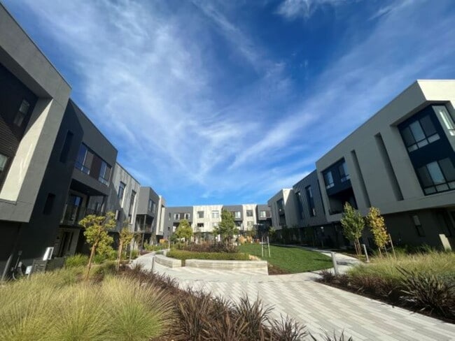 Building Photo - Executive 1 bedroom is seconds from Tesla & Warm Springs BART.
