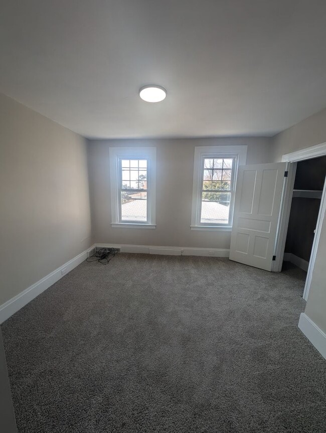 Building Photo - Newly Renovated 2 Bed, 1 Bath Home in Crafton -- AVAILABLE NOW!