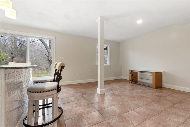 Building Photo - 5 St Anthonys Ln
