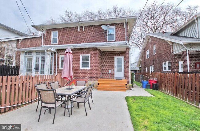 Building Photo - 1132 N 21st St