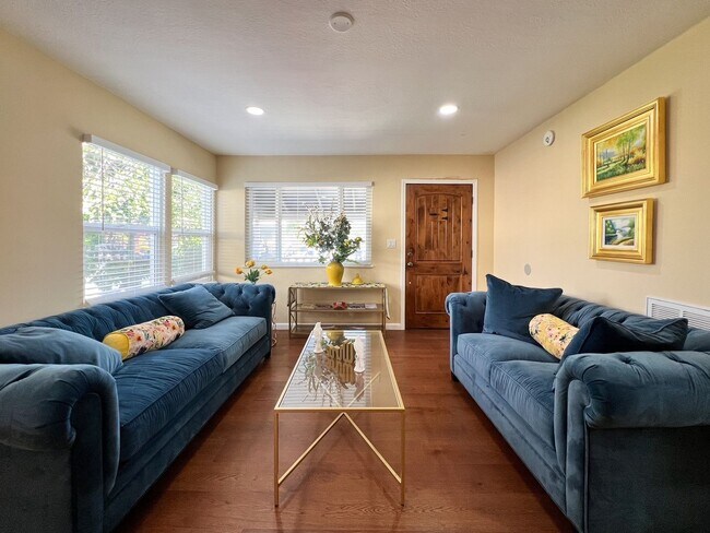 Building Photo - Beautifully Updated, Fully Furnished Napa Home Near Downtown