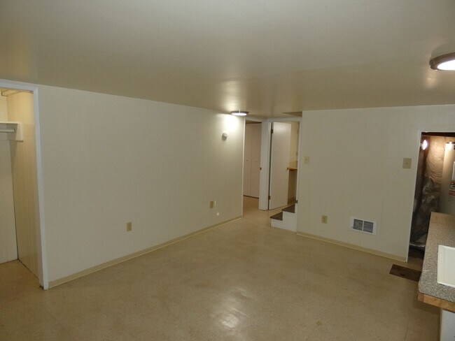 Building Photo - 822 E Seventh - Central Charmer