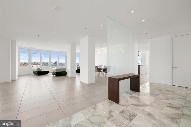 Building Photo - 100 Harborview Dr